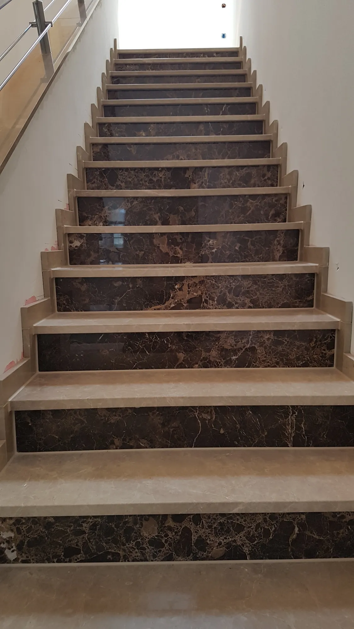 Emperador Marmor Treppenanlage aus Marmor, Stuttgart – Detailansicht 2 | Grama Natursteine