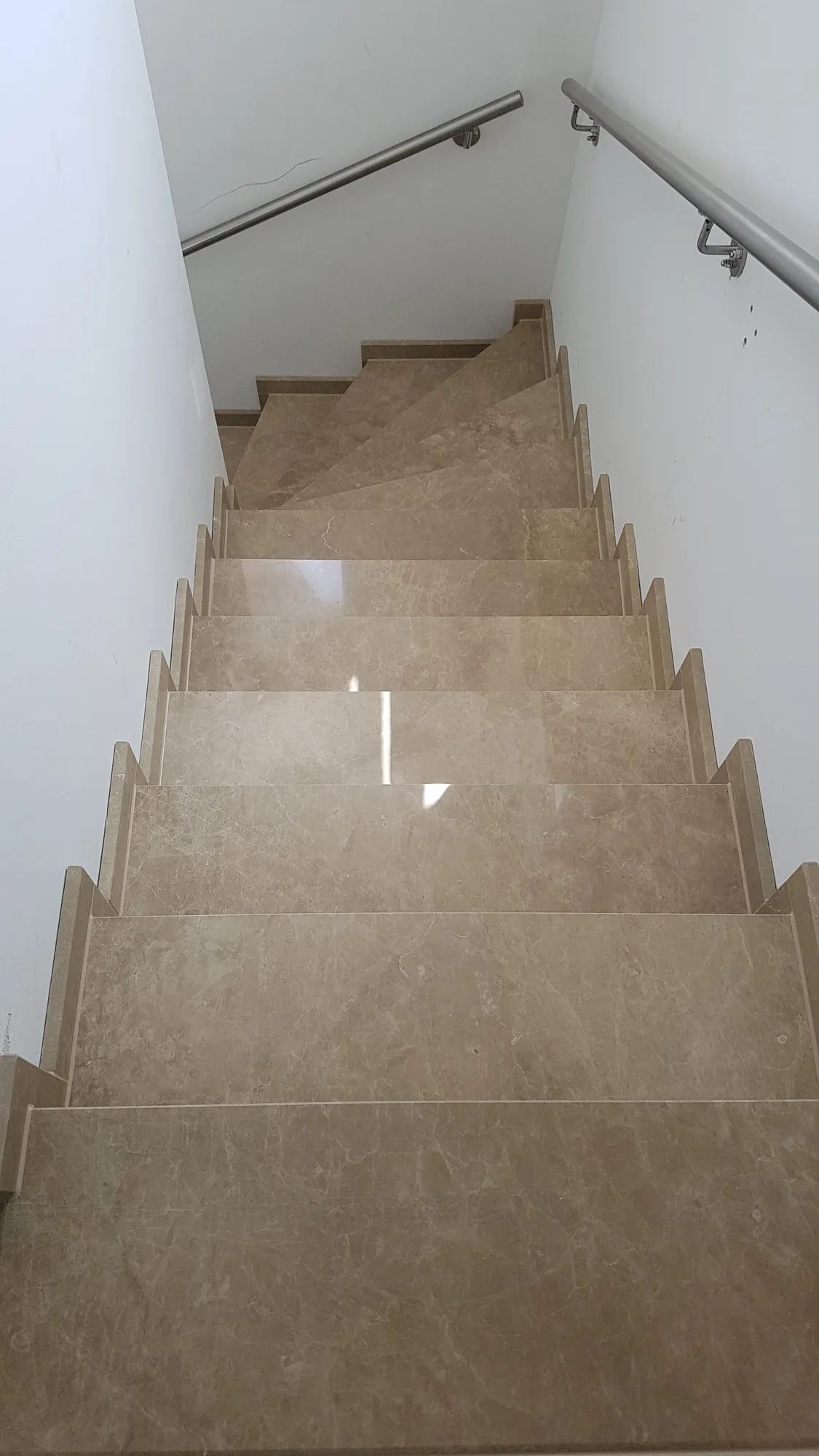 Emperador Marmor Treppenanlage aus Marmor, Stuttgart – Detailansicht 1 | Grama Natursteine