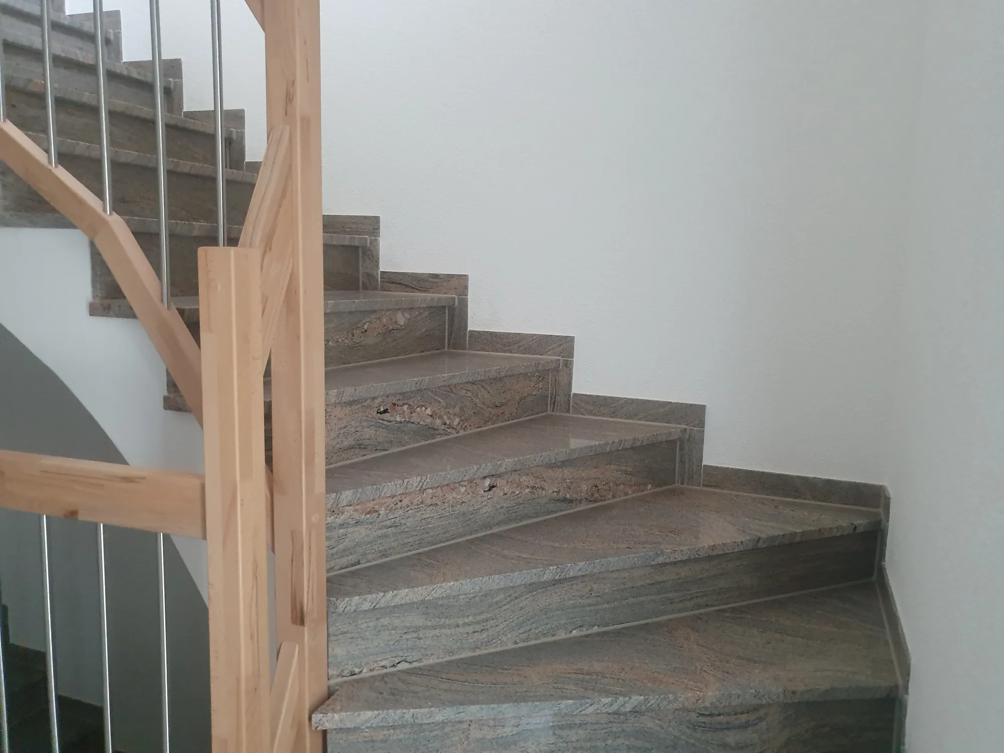 Granit Treppenanlage Dunkelbraun aus Granit, Stuttgart – Detailansicht 1 | Grama Natursteine