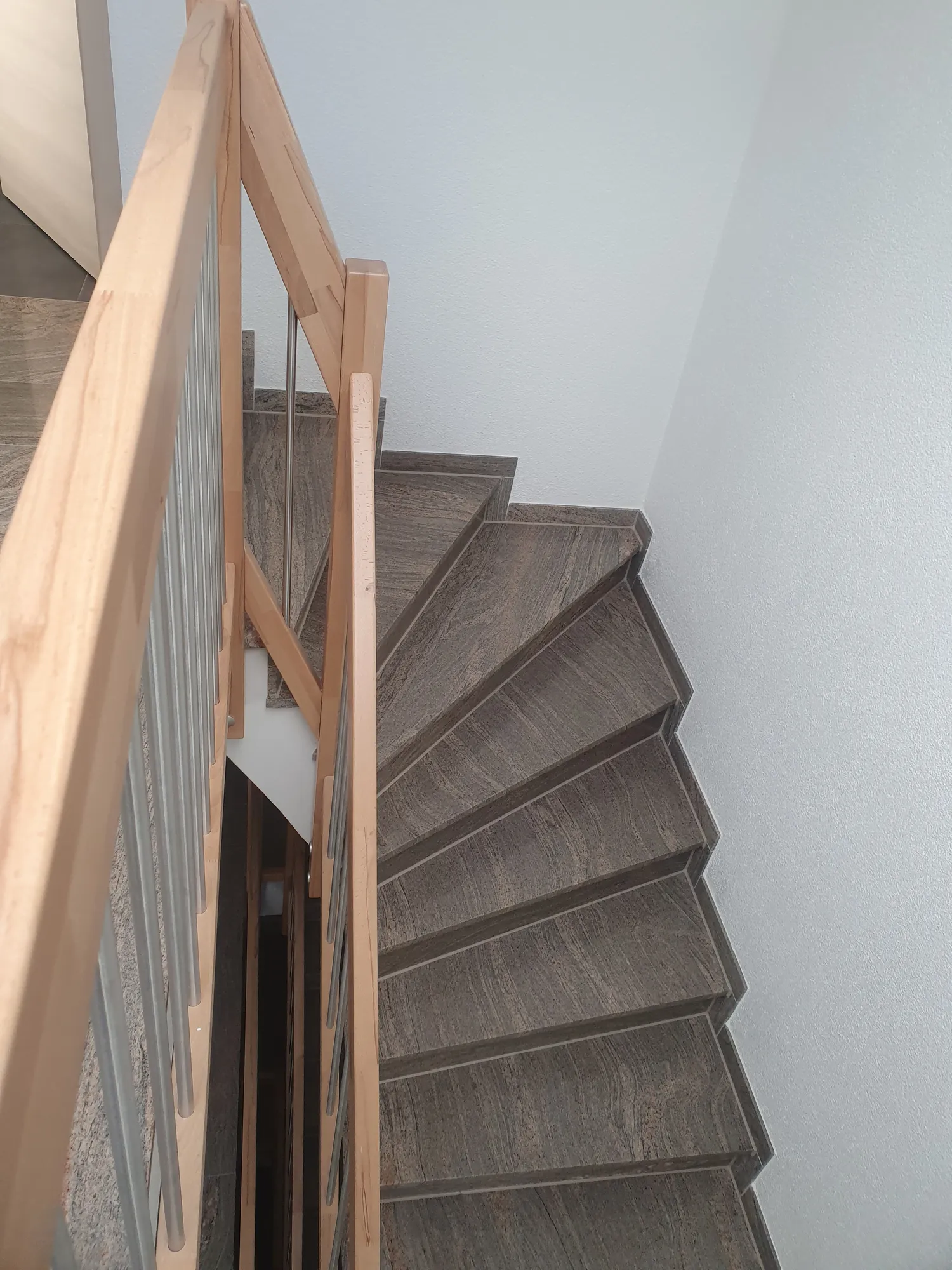 Granit Treppenanlage Dunkelbraun aus Granit, Stuttgart – Detailansicht 2 | Grama Natursteine