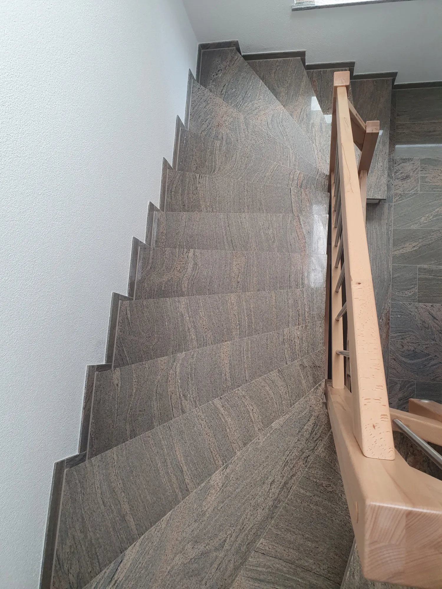 Granit Treppenanlage Dunkelbraun – Granit aus eigener Manufaktur, Stuttgart | Grama Natursteine
