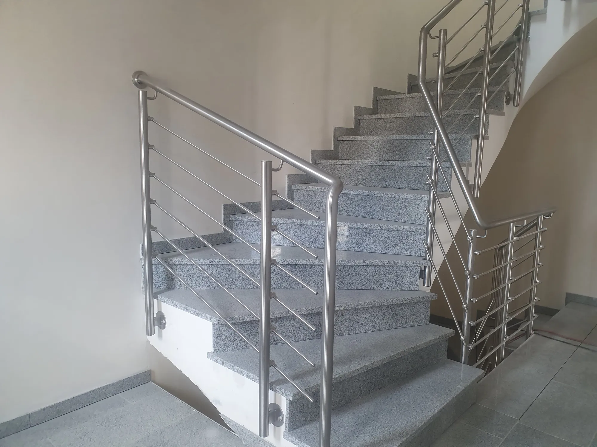 Granit Treppenanlage Dunkelbraun aus Granit, Stuttgart – Detailansicht 3 | Grama Natursteine
