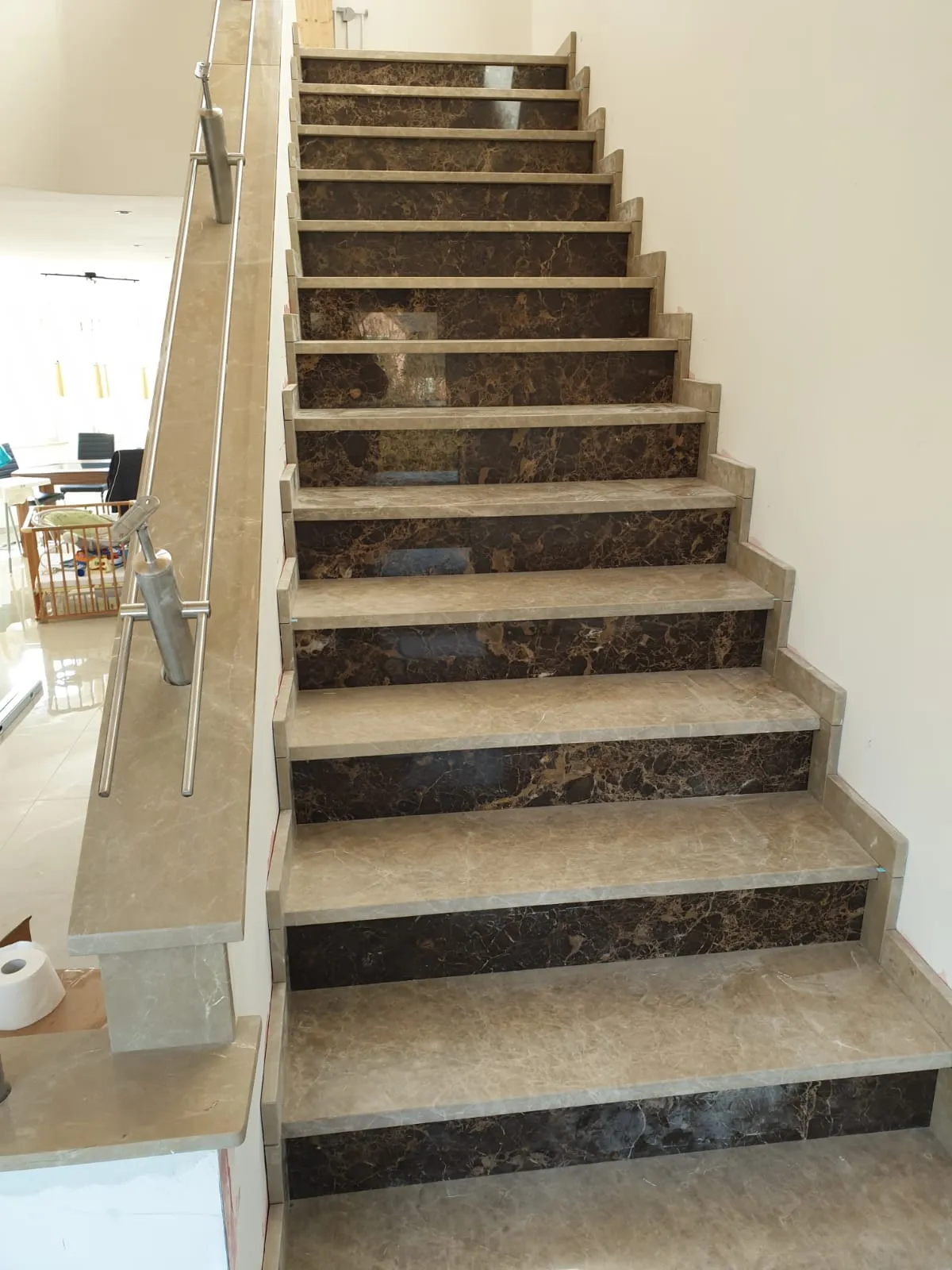 Emperador Marmor Treppenanlage aus Marmor, Stuttgart – Detailansicht 4 | Grama Natursteine