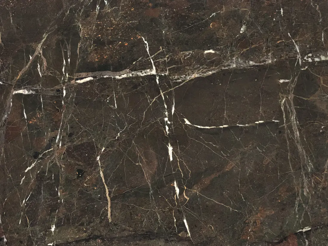 Breccia Imperiale – Naturstein in Nahaufnahme, Grama Natursteine