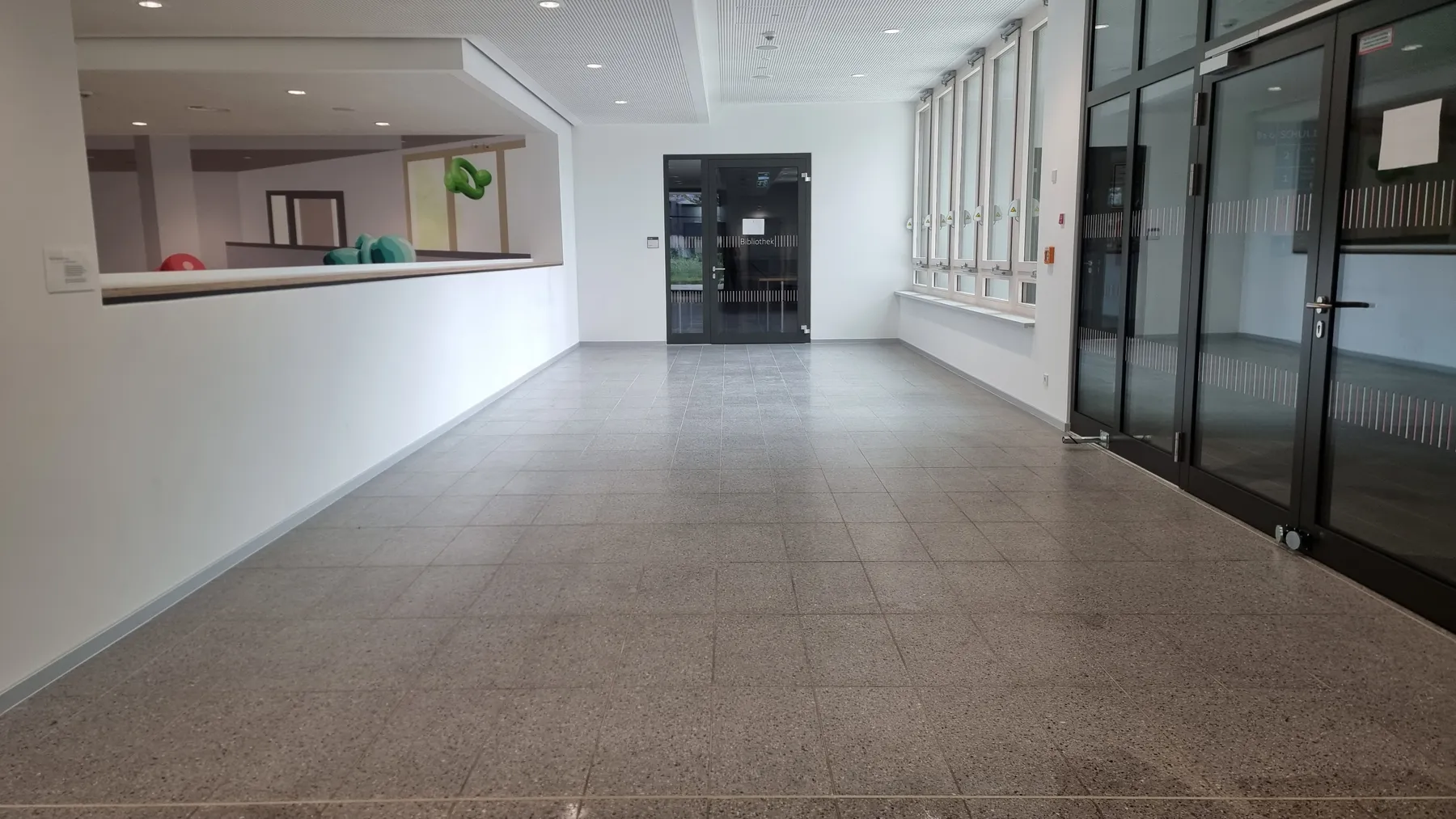 Gymnasium – Naturstein im Großobjekt aus Naturstein, Region Stuttgart – Detailansicht 7 | Grama Natursteine