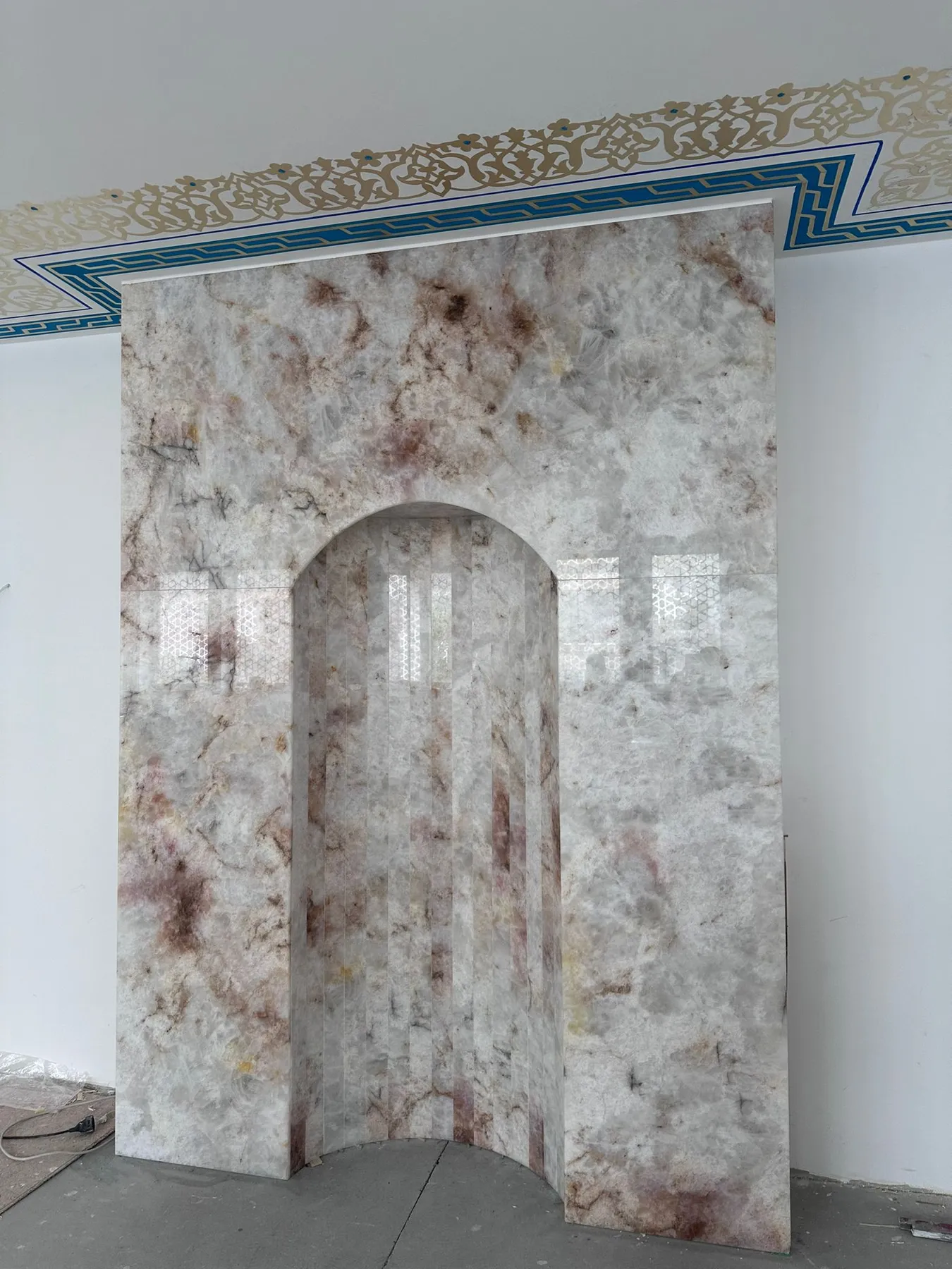 Moschee – Marmor-Mihrab & Wandverkleidung – Marmor aus eigener Manufaktur, Region Stuttgart | Grama Natursteine
